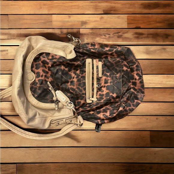 B Makowsky Soft Tan Leather Silver Hardware Bag! - Picture 6 of 12